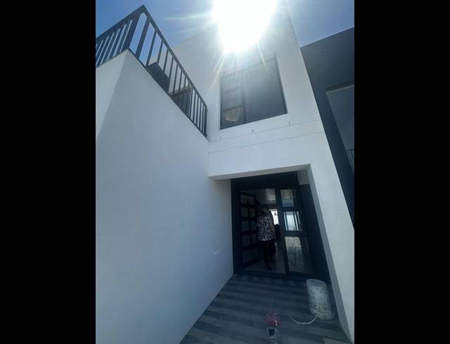 4 BEDROOM HOUSE FOR SALE IN SANDOWN